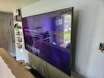 Vizio 70" 4K Smart TV - E70-F3 - Excellent Condition, No Scratches, Works Perfectly