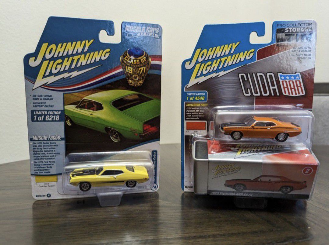 Johnny Lightning '71 Ford Torino Cobra & '70 Plymouth Cuda