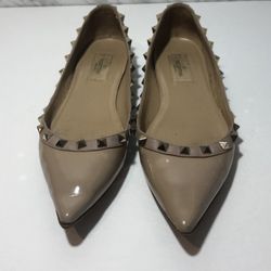 VALENTINO Rockstud nude Size EUR 38/ US 7.5 good condition 100% authentic no dustbag or box