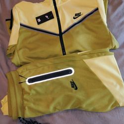 All suits $50 today and tomorrow only and also pick up only hmu sizes medium and large 💪💯🔥🤷