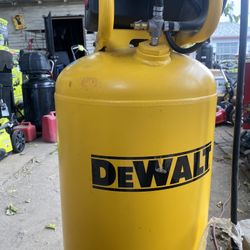 Compressor Dewalt 27 Gallons