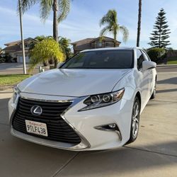 2018 Lexus ES 300h