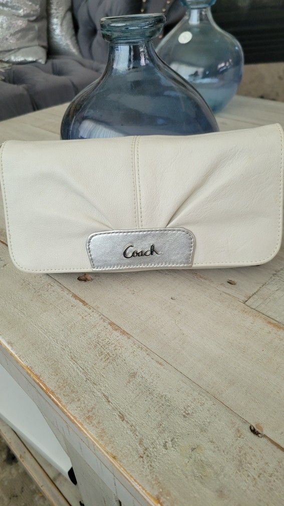 Coach White/ Silver, Leather Small Wristlet, Pouch Wallet, Pre-owned.