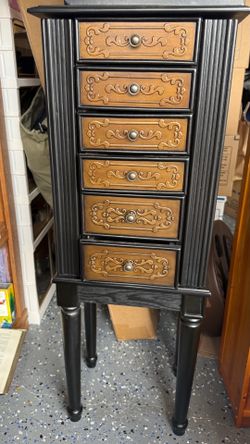 Jewellery armoire