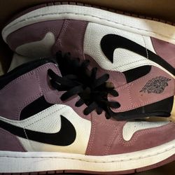 Jordan 1 Mid Light Mulberry