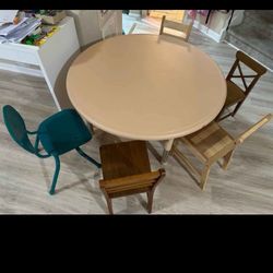 Kids Table. Comes With 4 Chairs