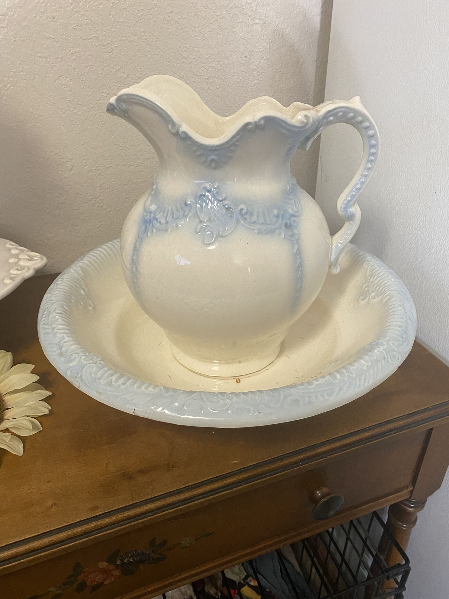 Arnels, Water Pitcher & Basin