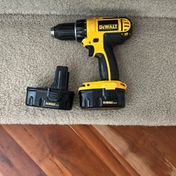 Dewalt 14.4 Drill With One Good Battery