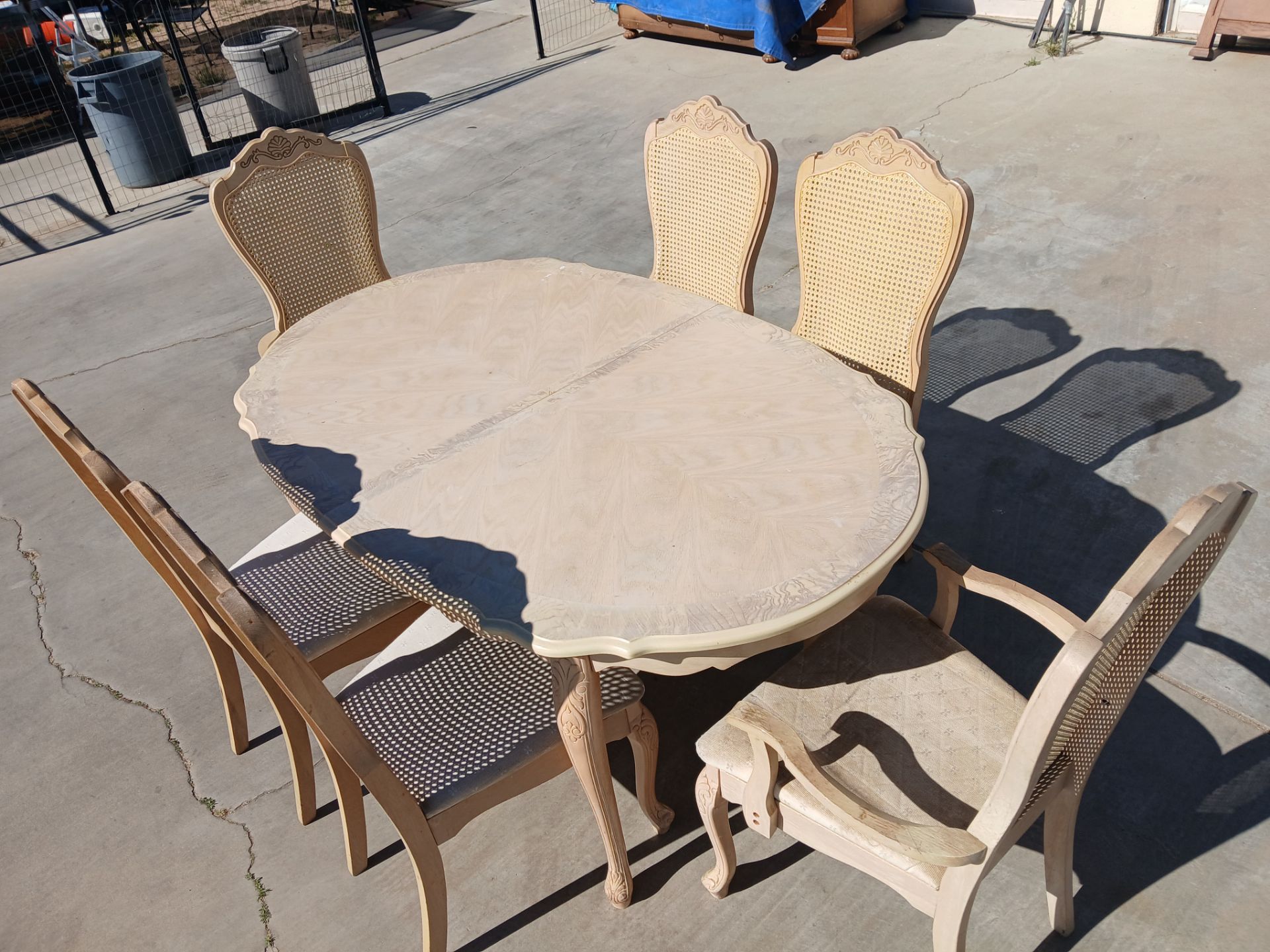 Great table with 6 chairs