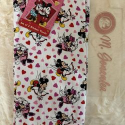 Mickey Minnie Valentines Towels 