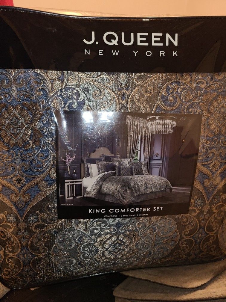J Queen 4 Piece King Comforter Set