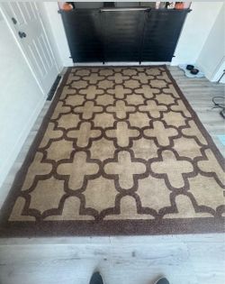 Large Geometric Beige & Brown Area Rug - 7'7" x 10'1" (Professionally Detailed & Sanitized)