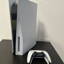 PS5 W/ Controller 