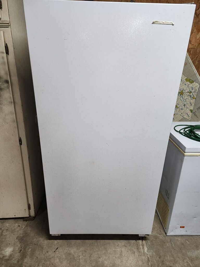 UPRIGHT FREEZER