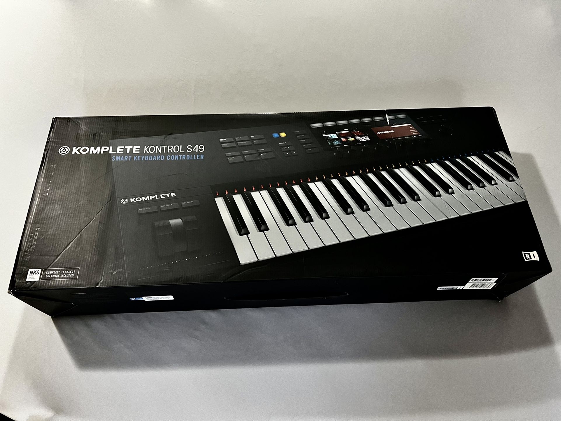 Like New Komplete Kontrol s49 MK2 Keyboard Excellent Condition