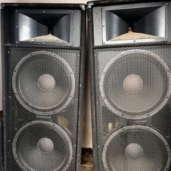 Dual 15” Yamaha DJ / Band Speakers