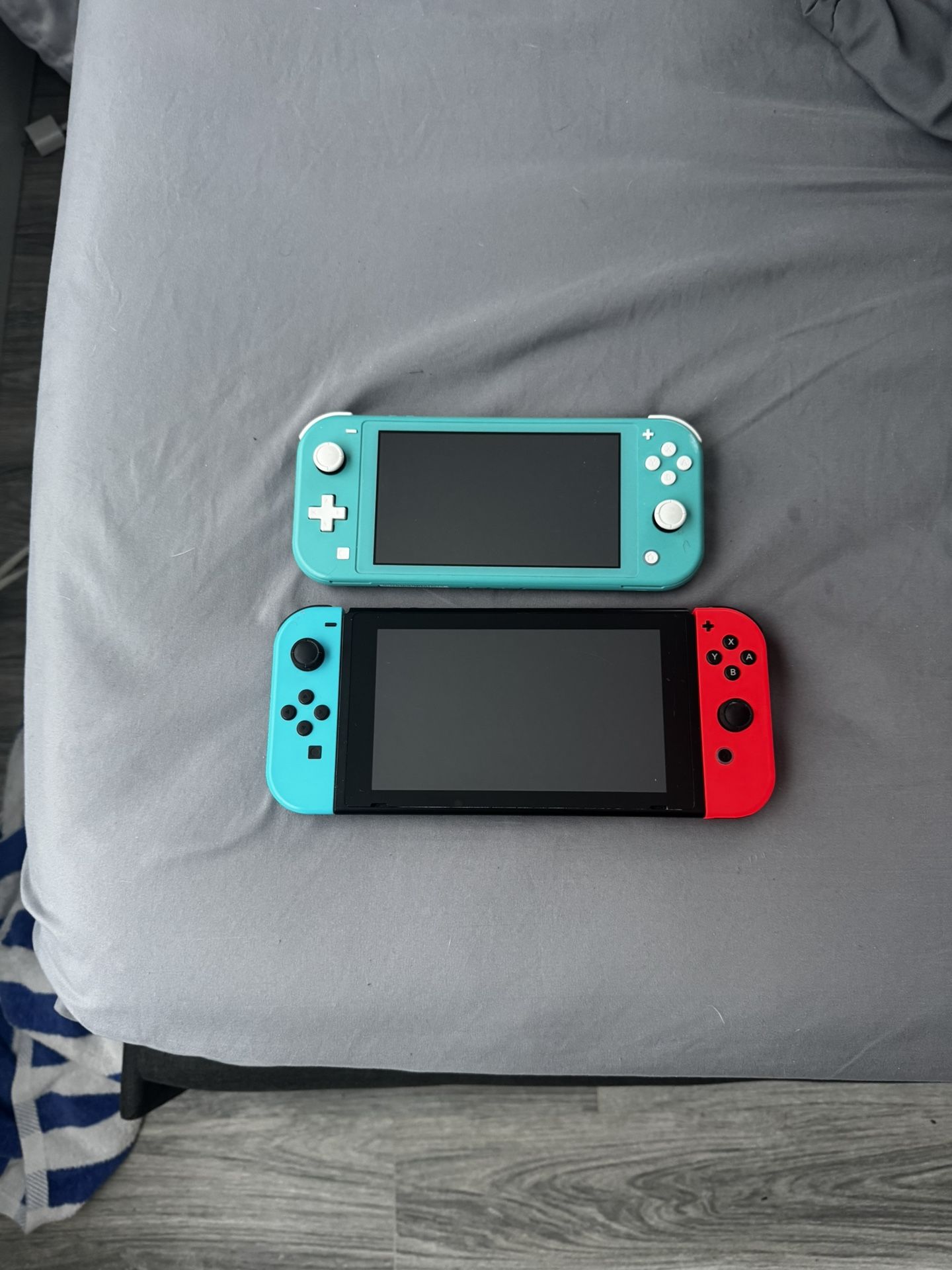 Nintendo switch ( red/blue joy-con) , Nintendo switch lite ( blue ) price is negotiable