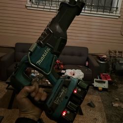 Makita 36V Sawzall With 2 4ah Batteries And A Charger