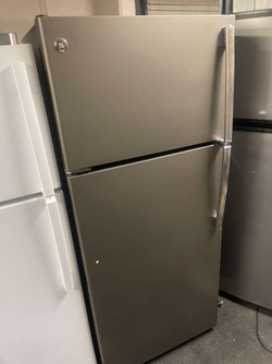 Deal: GE Top Mount Refrigerator – Slate, humidity crispers