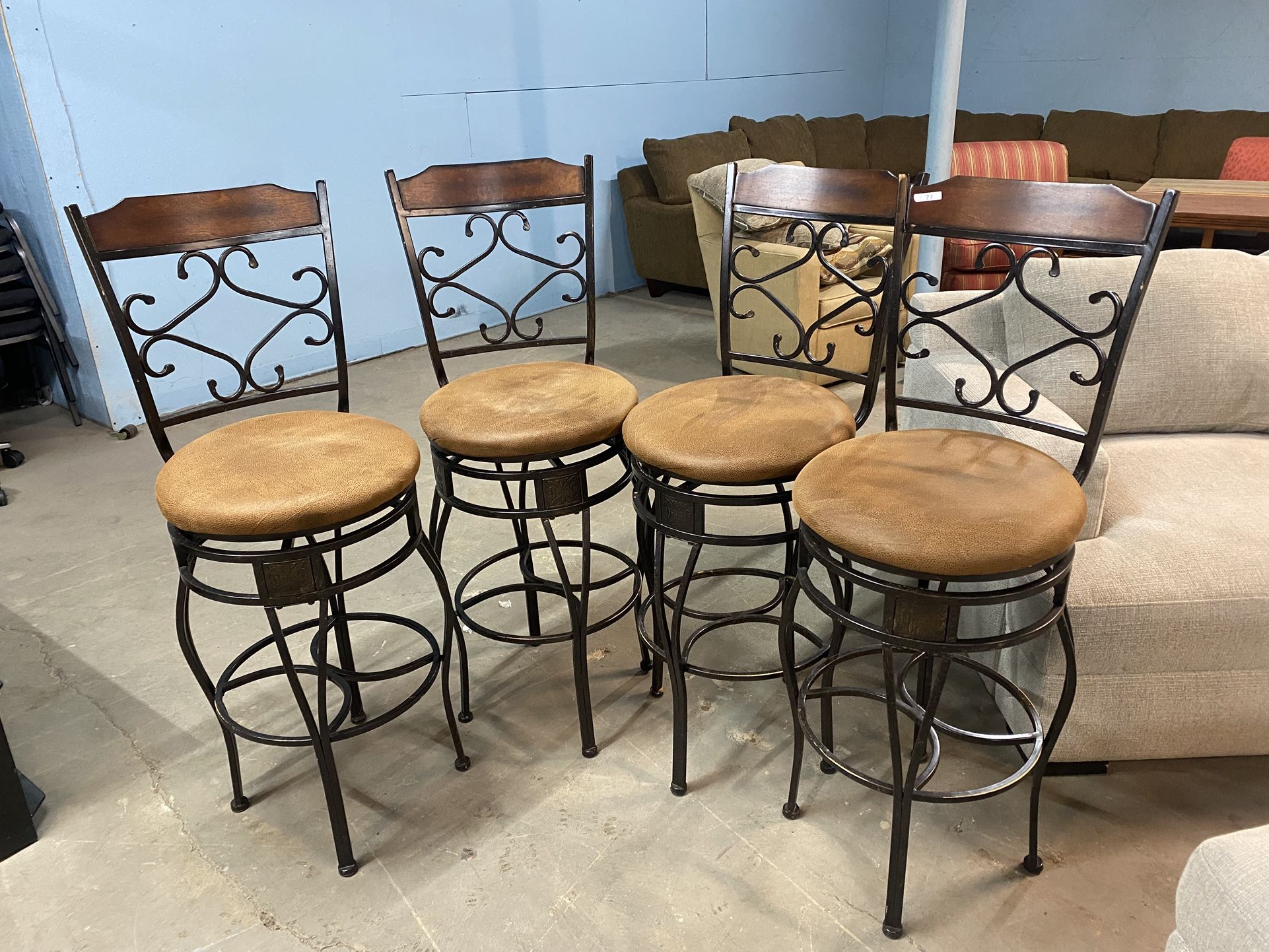 Nice Set of 4 Bar Stools ( delivery available, read details.