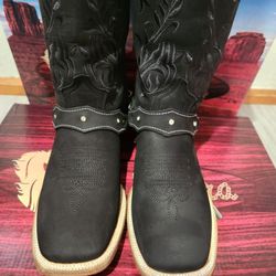 Women- Boots Size 9