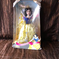 Walt Disney Snow White Porcelain Doll