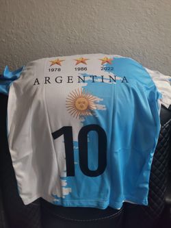 2  NEW Size L  100% POLYESTER  #10  Argentina 