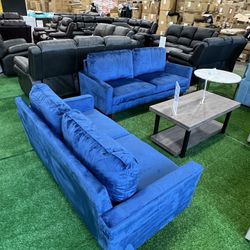 Couch And Loveseat With Coffee Table / Sofá Y Sofá Con Mesa De Centro