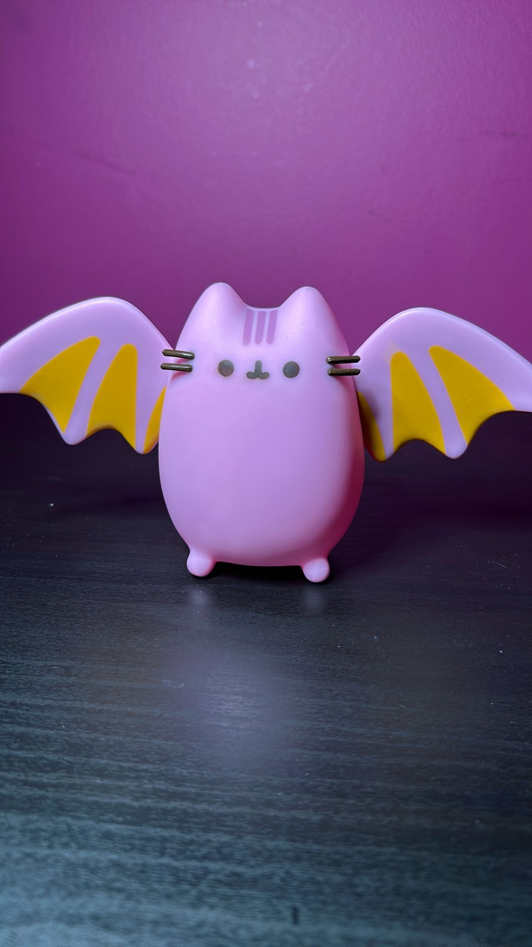 Pusheen exclusive pink bat vinyl figure with mini collectible Pusheen figures