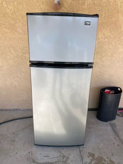 Refrigerator top and bottom 28x68 free delivery and install 60 days of warranty