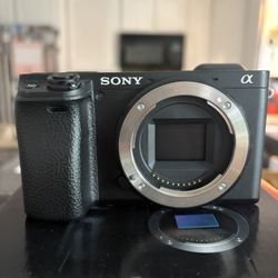 Sony Alpha A6400 Digital Camera 24.2MP Black Body with 2 Batteries and Charger