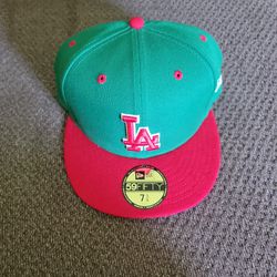 New Era Fitted 7 5/8 for Sale in Hubbard, OR - OfferUp
