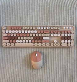 Keyboard and Moise