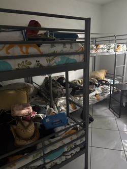 2 bunk beds