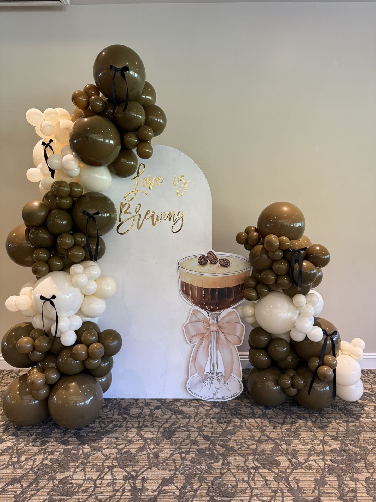 Free/ Gratis Balloon Garland Only/ Solo Guirnalda De Globos