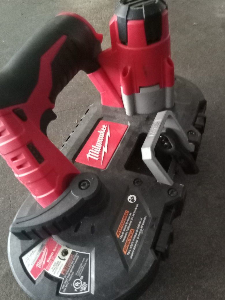 MILWAUKEE M12 BAND SAW