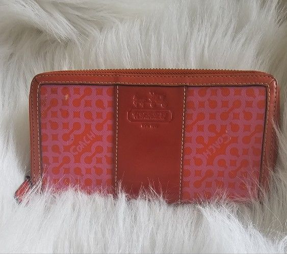PRE-LOVED VINTAGE COACH RARE ZIPPY WALLET