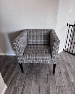 Plaid accent chair