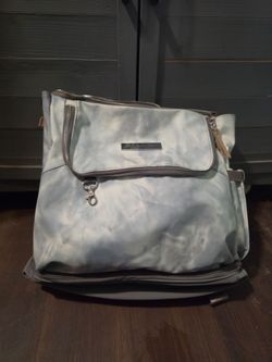 Excellent condition Petunia Pickle Bottom Diaper Bag Sky Tie Dye