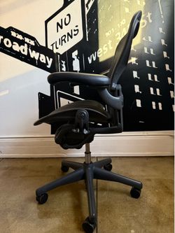 Herman Miller Aeron Chair B – Great Condition