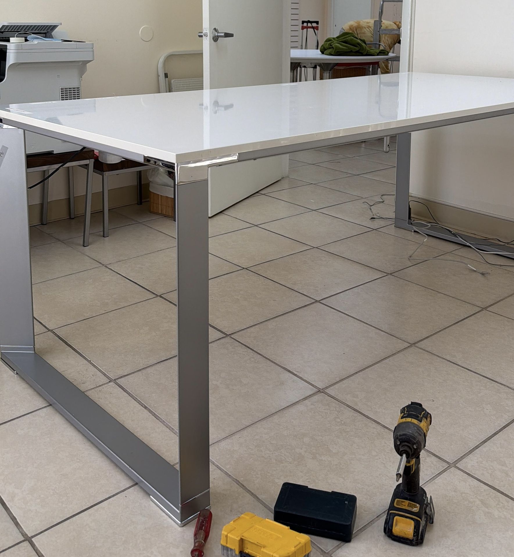 Desk / ESCRITORIO 79x83” inch / pulgadas