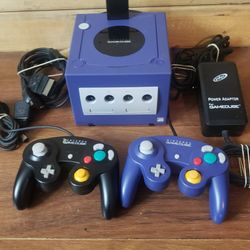 Nintendo GameCube Console Bundle With 2 Controllers And Cables. 1 Memory Card 