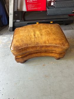 Lather ottoman