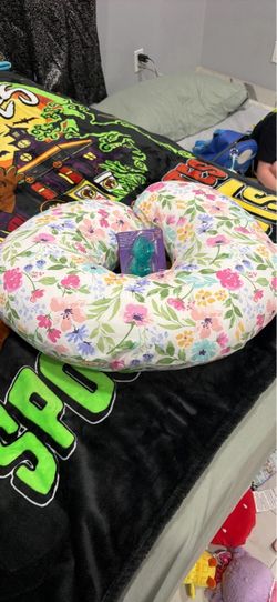 Boppy pillow with brand new pacifiers