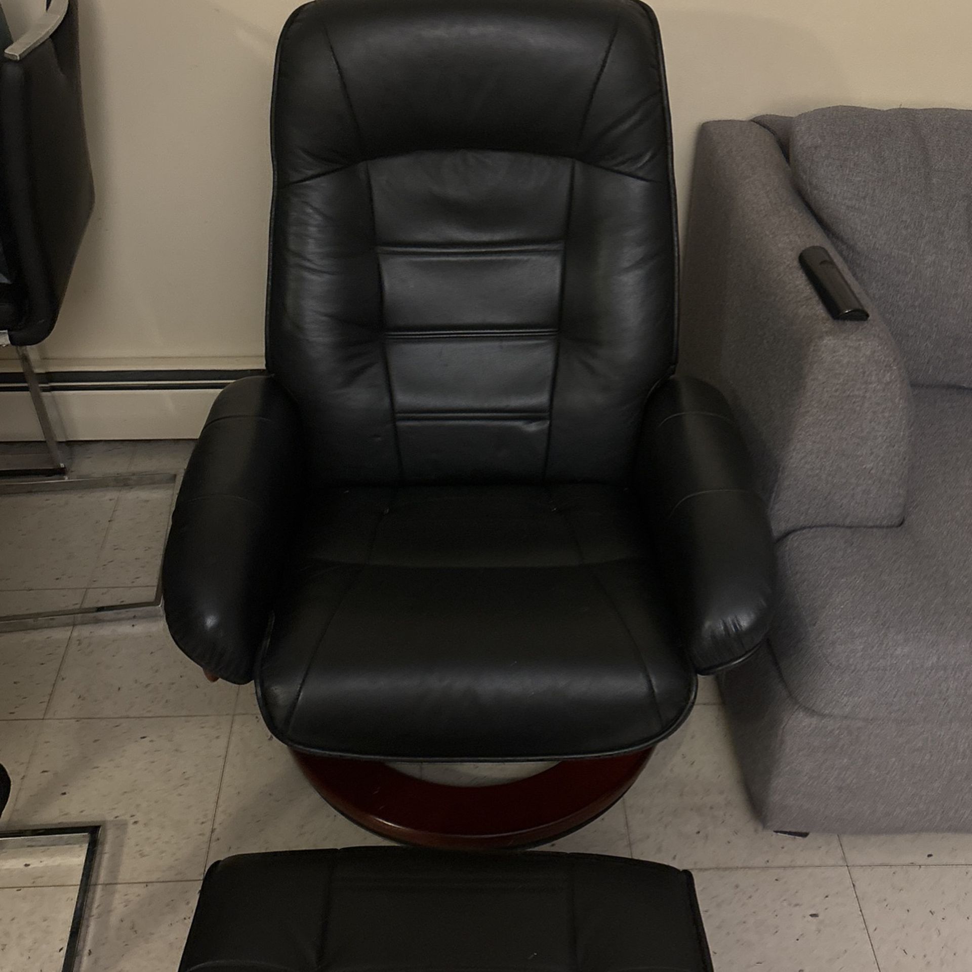 Black Benchmaster Chair And Ottoman