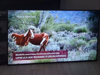 Samsung 50" HUD Smart Tv w/ rrmote control.