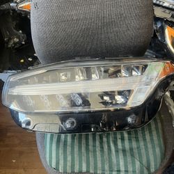 2018-20 VOLVO XC 90 LEFT HEADLIGHT 