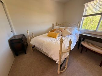 Move out sale!! Beautiful Vintage Cast iron Bed Frame, check description!!