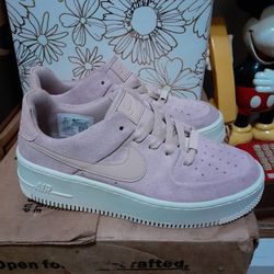 Nike Women's 
Air Force 1 Sage Low, Size: 6