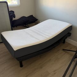 Jerome's brand reclining bed with mattress in perfect condition Size Twin 